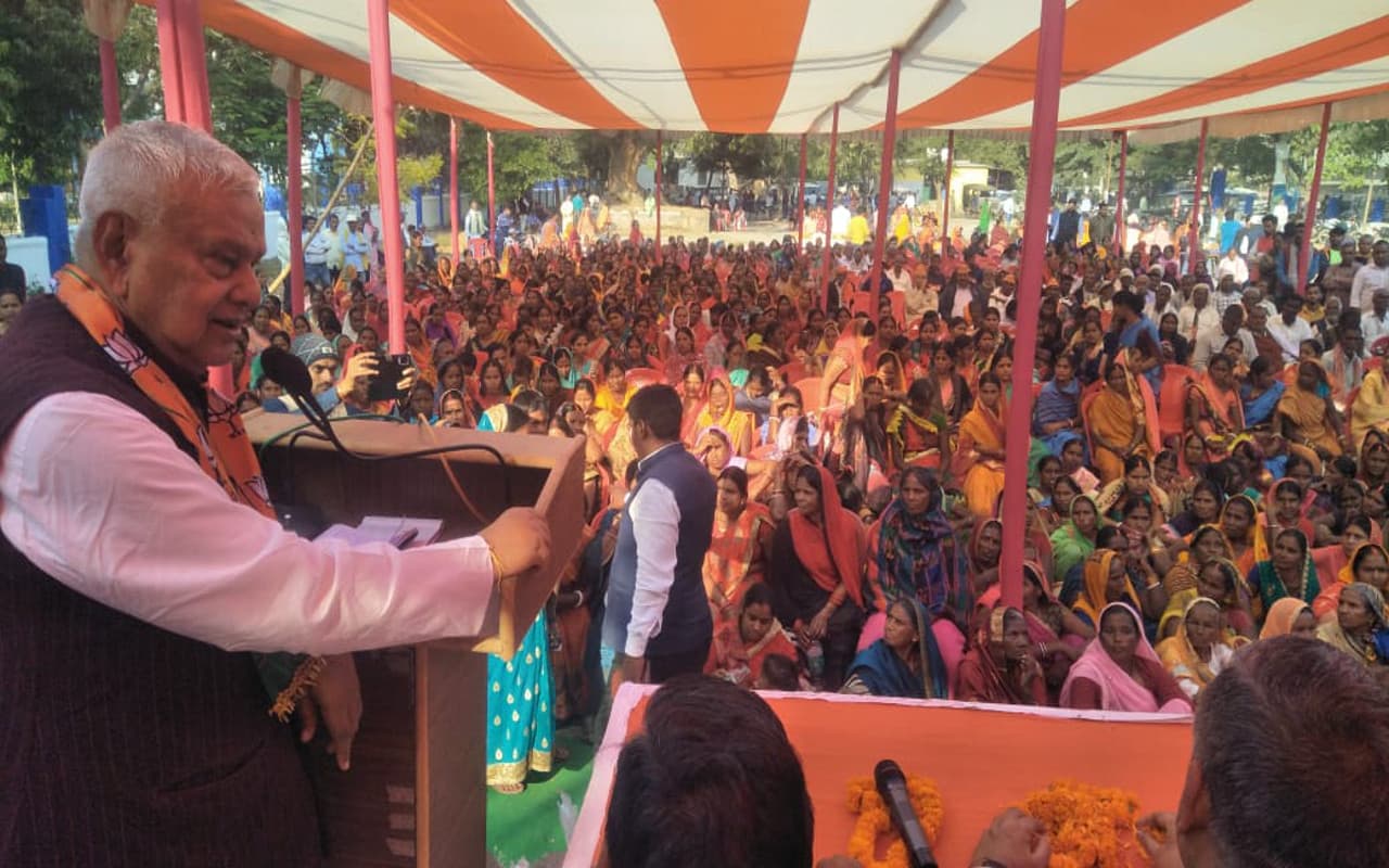 कोडरमा में BJP की जनआक्रोश रैली में हेमंत सरकार पर जमकर बरसे नेता, कहा- राज्य में नहीं है कोई सुरक्षित