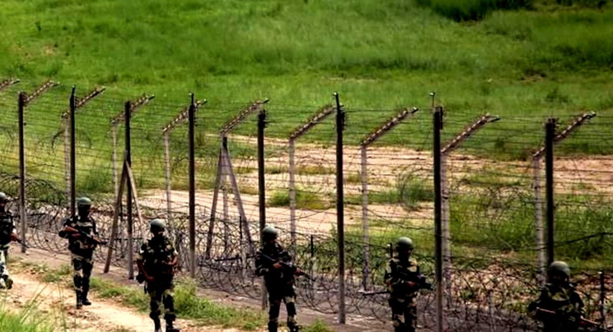 पाकिस्तान में ट्रेंड आतंकवादियों से मिले हथियारों जैसे हैं पंजाब में मिले बम, ग्रेनेड और कारतूस