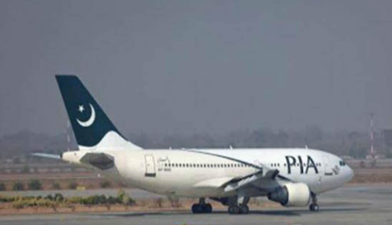 पाकिस्तान को लगा करारा झटका : पायलटों को फर्जी लाइसेंस देने के मामले में अमेरिका ने पीआईए की उड़ान पर लगायी रोक