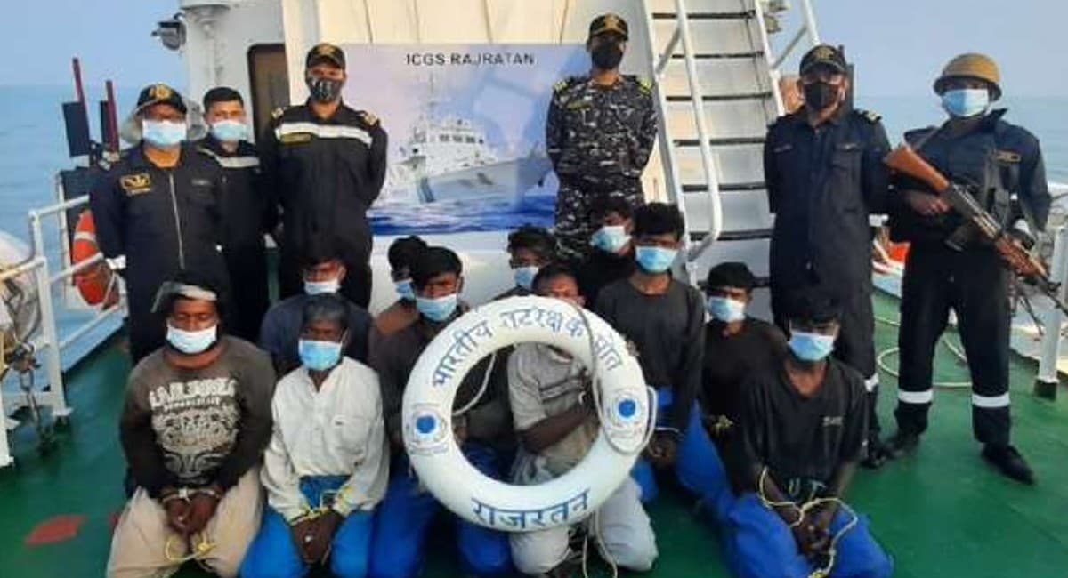 26/11 की तरह फिर भारत को दहलाने की थी साजिश! गुजरात के मथुरा जल सीमा से 13 पाकिस्तानी पकड़ाये