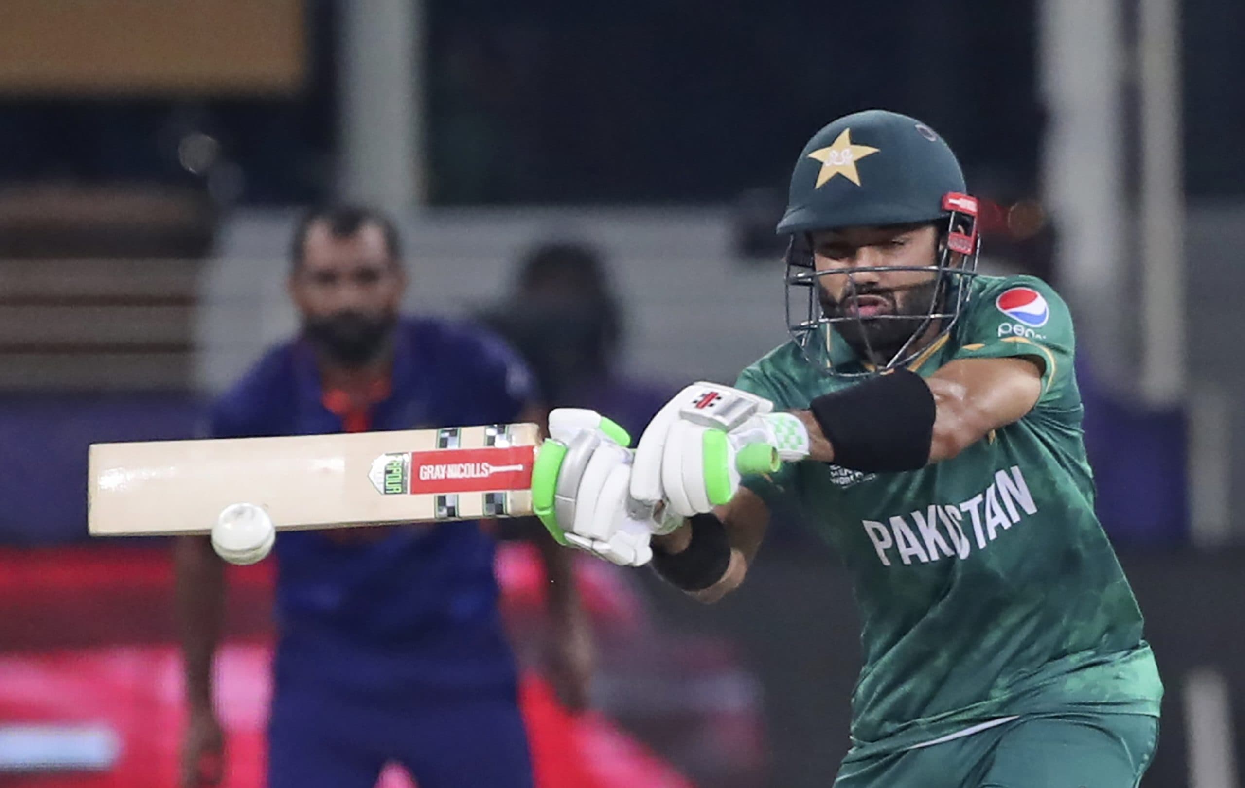 IND vs PAK: भारत की हार के बाद मोहम्मद शमी पर हमला, पाक खिलाड़ी मोहम्मद रिजवान ने ट्रोलरों को दिया करारा जवाब