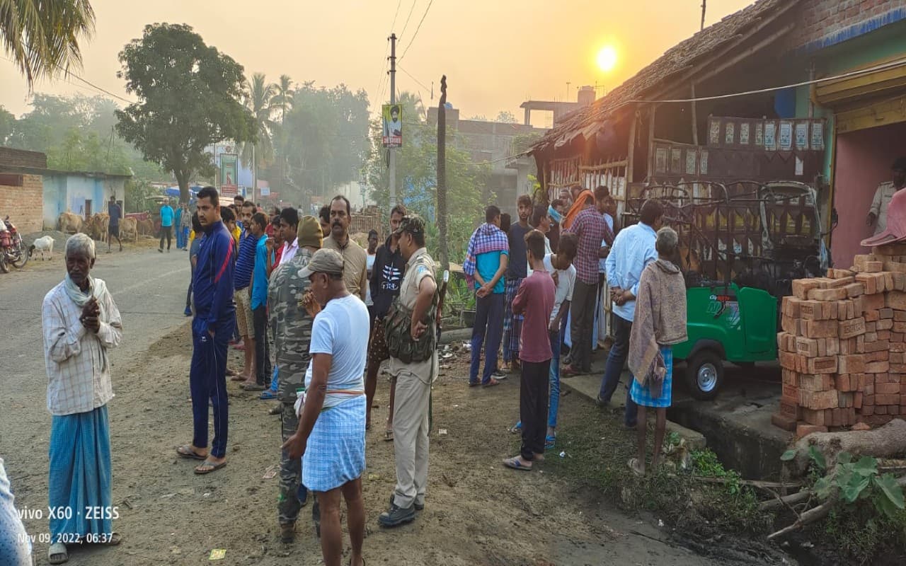 पाकुड़ के हिरणपुर में घर के बाहर खड़ी ऑटो में लगी आग, सीट पर बैठे मालिक की हुई दर्दनाक मौत