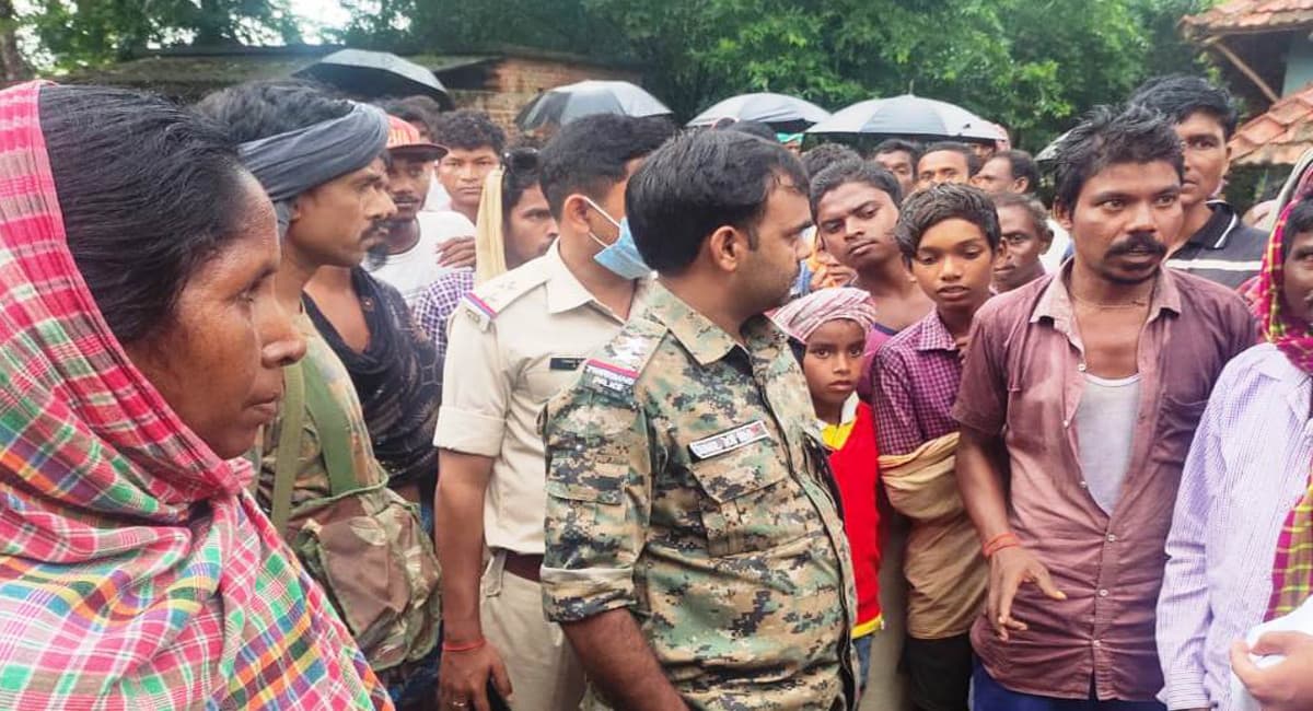 Jharkhand News : अंधविश्वास मामले में पाकुड़ में दो महिला को बनाया बंधक, ग्रामीणों ने लगाया दो लाख का जुर्माना