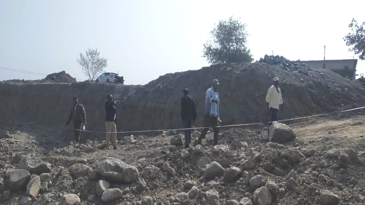 पाकुड़ के सुंदरपहाड़ी मौजा में गोचर और सरकारी जमीन की मापी शुरू, अवैध पत्थर माफिया के छूटने लगे पसीने