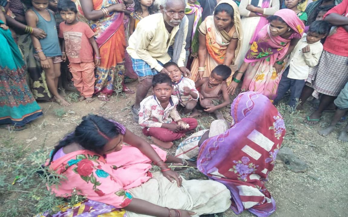 छत्तरपुर में हाइवा की चपेट में आने से एक महिला की मौत, गुस्साए ग्रामीणों ने किया सड़क जाम, आश्वासन के बाद हटा जाम छत्तरपुर में हाइवा की चपेट में आने से एक महिला की मौत, गुस्साए ग्रामीणों ने किया सड़क जाम, आश्वासन के बाद हटा जाम