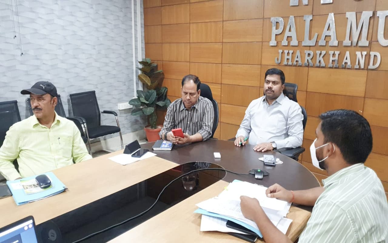 झारखंड : पलामू में 10 मुसहर परिवार को मिला आवासीय जमीन का पट्टा, इस पर जल्द बनेंगे घर झारखंड : पलामू में 10 मुसहर परिवार को मिला आवासीय जमीन का पट्टा, इस पर जल्द बनेंगे घर