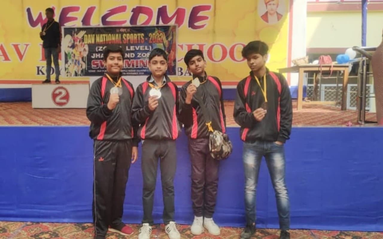 डाल्टनगंज डीएवी के तीन स्टूडेंट्स राष्ट्रीय खेल महोत्सव के लिए चयनित, स्कूल को मिले सात मेडल