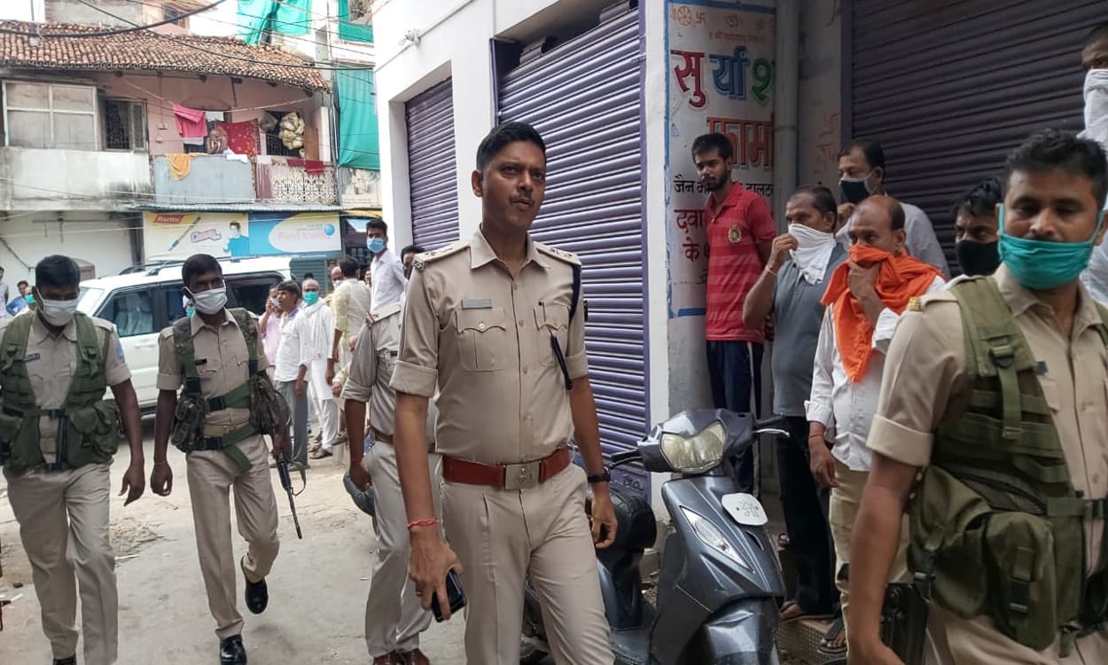 मेदिनीनगर में मुरारी ज्वेलर्स से दिनदहाड़े लाखों की लूट, जांच में जुटी पुलिस