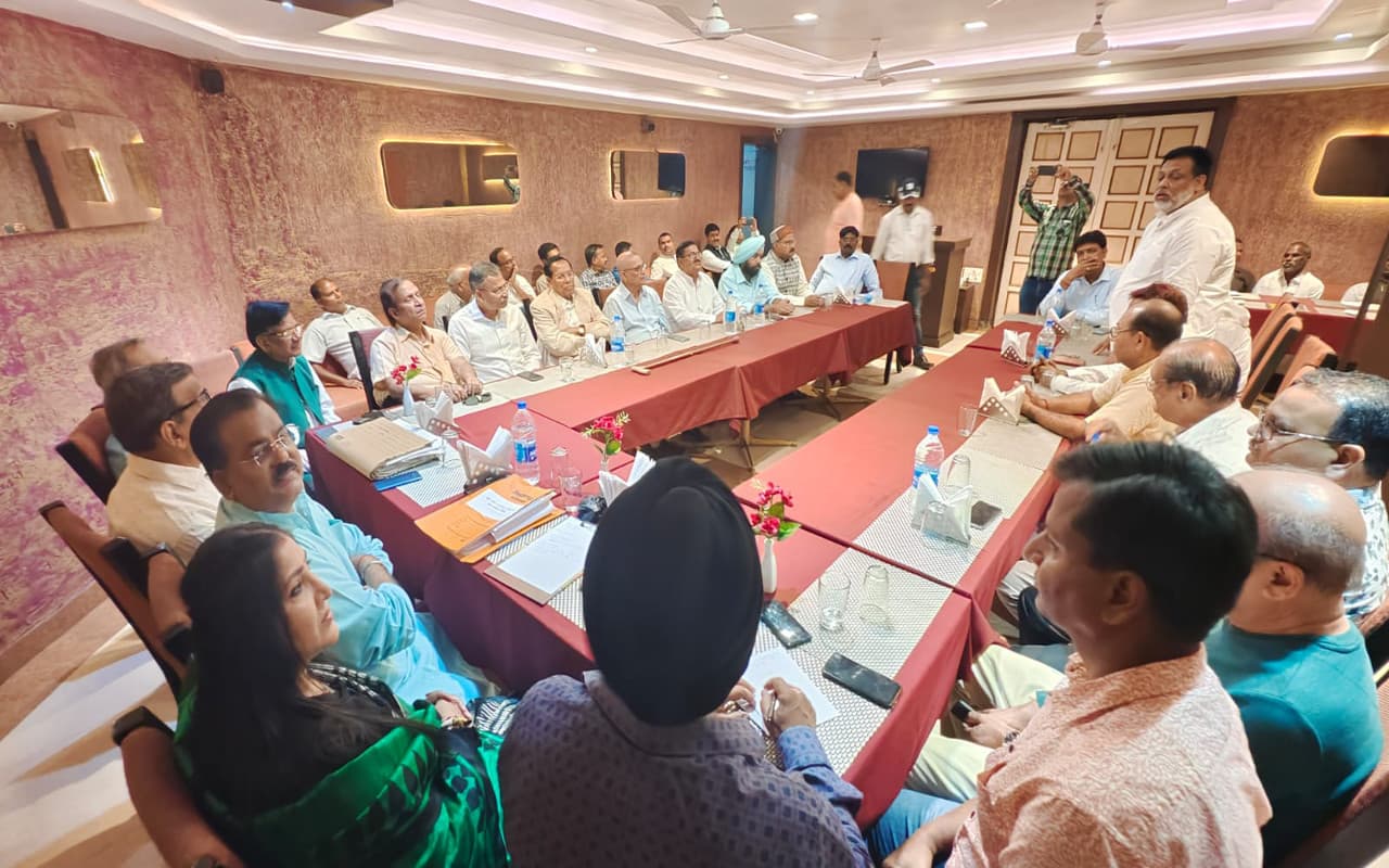 पलामू में खासमहल जमीन को लेकर बोली मेयर- जमींदारी प्रथा खत्म, तो यहां लागू क्यों, जानें क्या है खासमहल पलामू में खासमहल जमीन को लेकर बोली मेयर- जमींदारी प्रथा खत्म, तो यहां लागू क्यों, जानें क्या है खासमहल