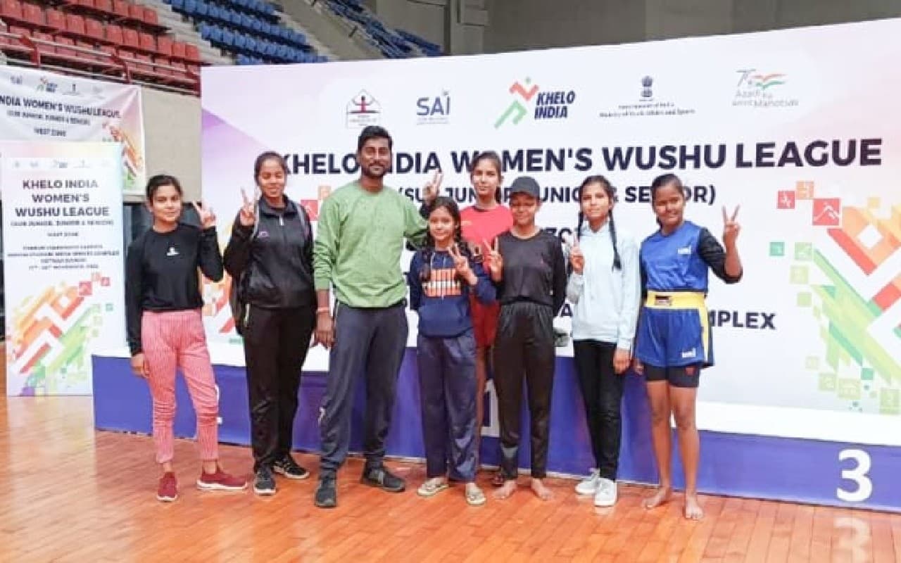 पलामू की सात बेटियां पहली बार पहुंची खेलो इंडिया विमेंस वुशु लीग, दिखा दम