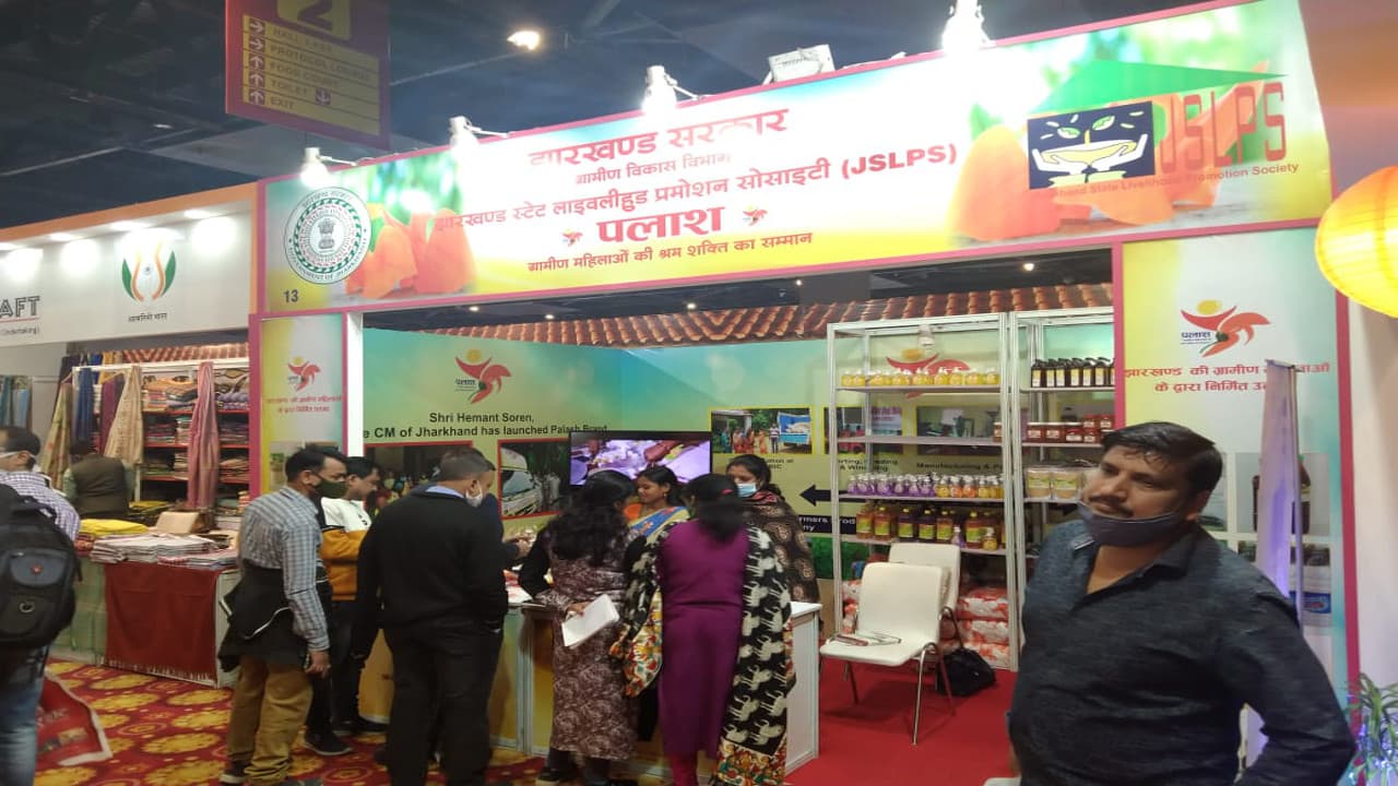 सखी मंडल की दीदियों को मिला 15 लाख रुपये का ऑर्डर, ट्रेड फेयर में Adiva ज्वेलरी और Palash ब्रांड की रही धूम