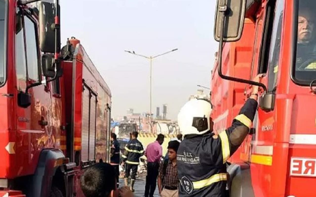 Palghar: बॉयलर फटने से केमिकल फैक्ट्री में भीषण आग, 3 लोगों की मौत, 11 घायल