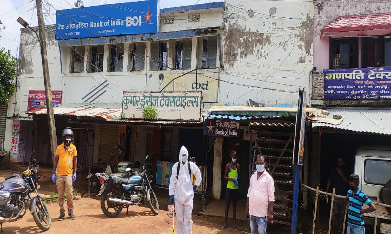 Coronavirus Impact : पालकोट में बढ़ते संक्रमण को देख प्रखंड क्षेत्र में संपूर्ण लॉकडाउन, दुकानें और बाजार रहे बंद