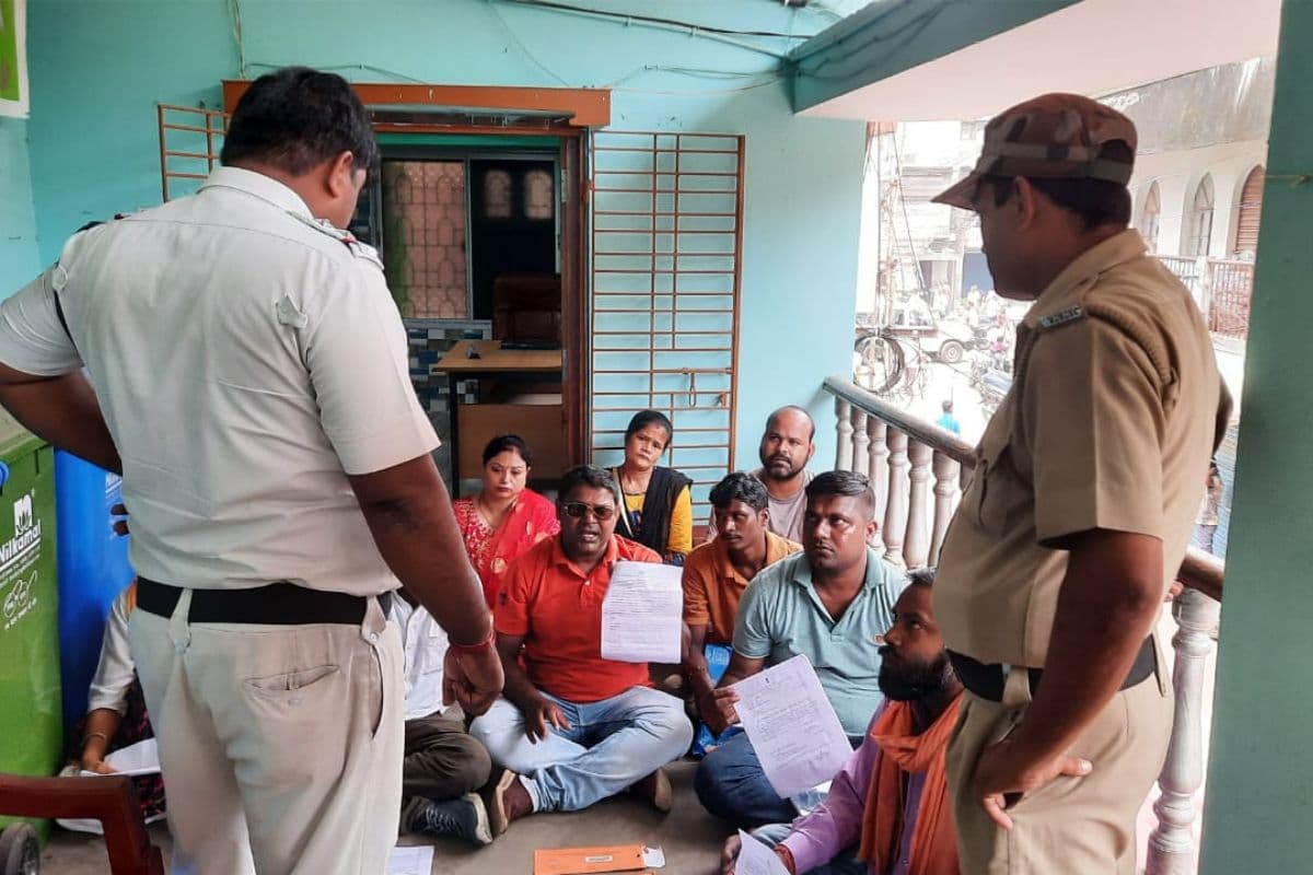 सहायक कमेटी का गठन नहीं, भाजपा पंचायत सदस्यों का प्रदर्शन, पुलिस ने हटाया प्रदर्शनकारियों को