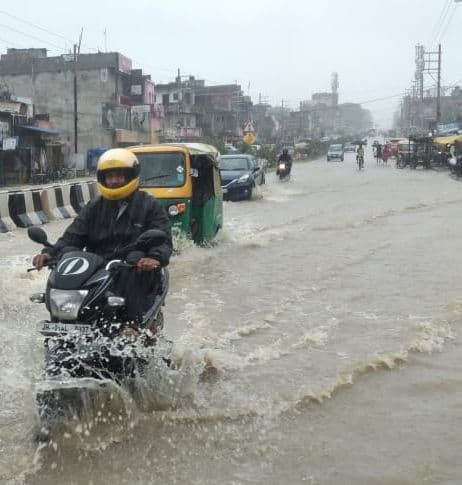 औरंगाबाद में मूसलाधार बारिश से जलमग्न हुआ शहर, जलजमाव से परेशान लोगों ने जिला प्रशासन से लगाई गुहार
