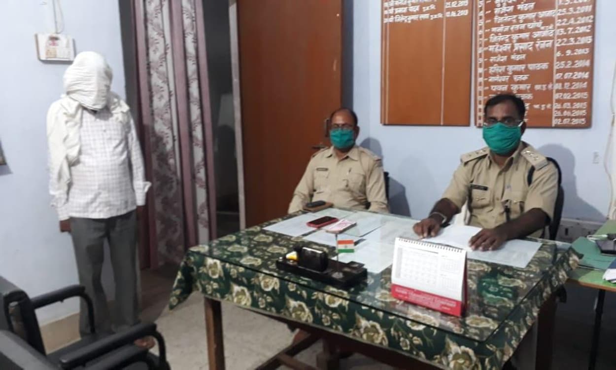 बीड़ी पत्ता ठेकेदार से लिए लेवी के 1 लाख 34 हजार रुपये के साथ युवक गिरफ्तार, गया जेल