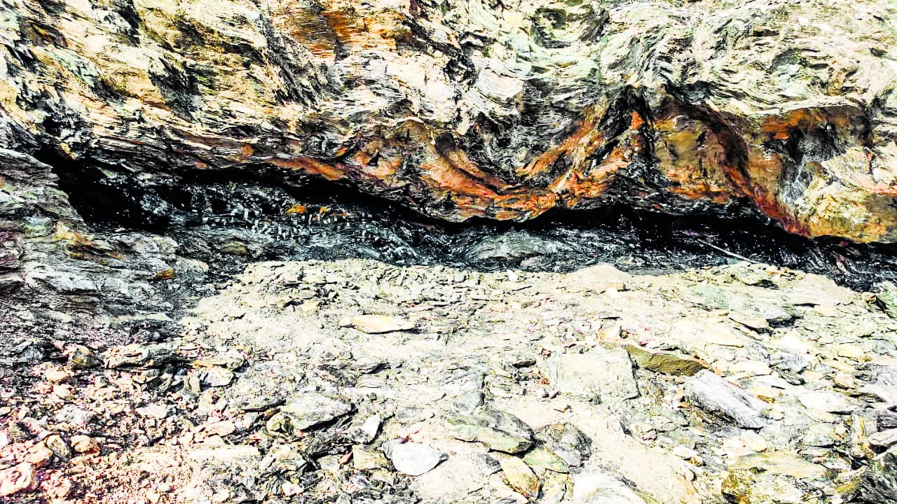 पूर्वी सिंहभूम के गुड़ाबांदा में 'पन्ना' की सालों से हो रही अवैध खनन, दूसरे राज्य के कारोबारी हो रहे मालामाल