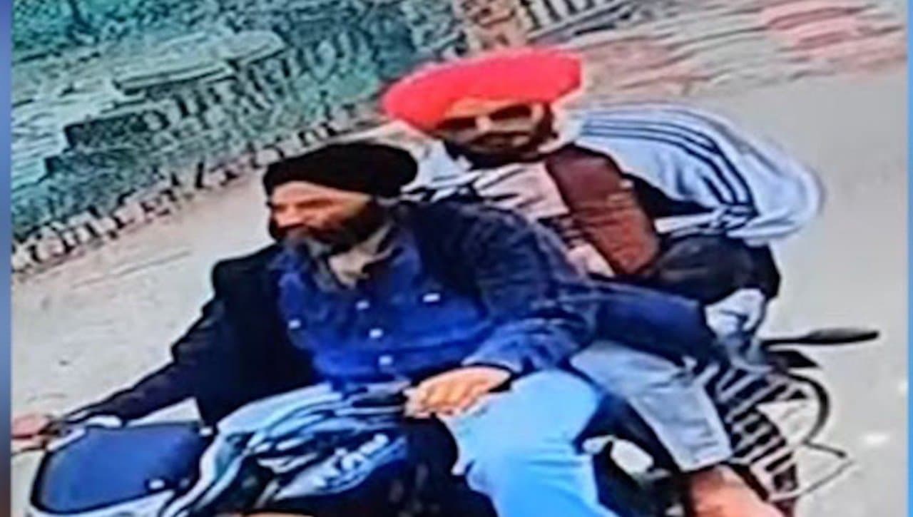 अमृतपाल के गुरु की ‘बेहिसाब’ कमाई पर IT का नोटिस, गुरु-चेला फटफटिया से फरार