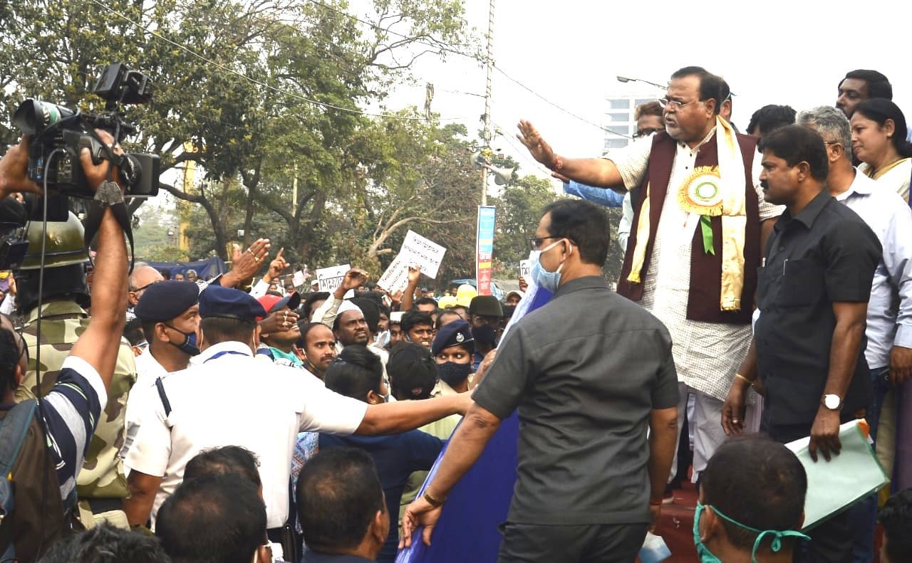 ममता बनर्जी सरकार पर भड़के बंगाल के पारा शिक्षक, तृणमूल सुप्रीमो के करीबी मंत्री का किया ऐसा अपमान..., देखें Exclusive Photos