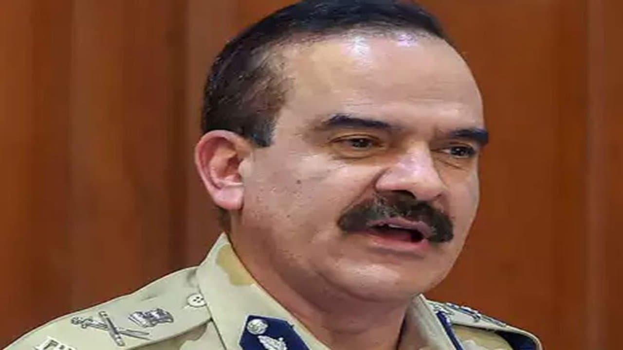 मुंबई के पूर्व पुलिस आयुक्त परमबीर सिंह का निलंबन रद्द, सभी आरोप लिये गए वापस