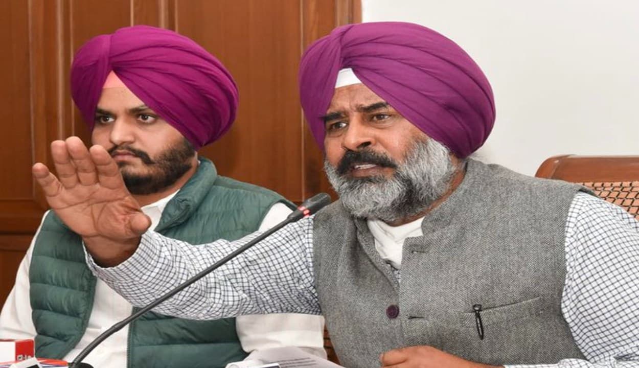 पंजाब असिस्टेंट प्रोफसर भर्ती केस : परगट सिंह के समर्थन में उतरे कांग्रेसी नेता, बादल के आरोपों पर किया पलटवार