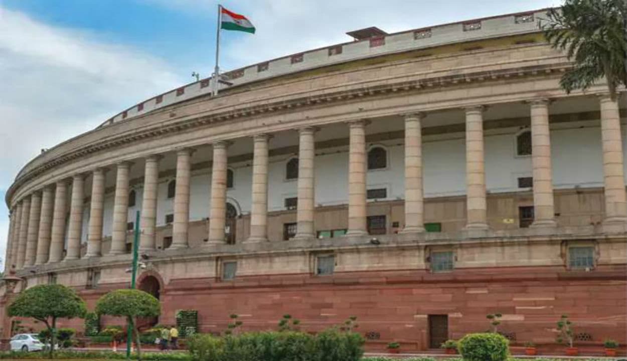 सरकार के नए श्रम कानून से क्या मजदूरों का छिन जाएगा अधिकार, जिसका विपक्ष कर रहा विरोध?