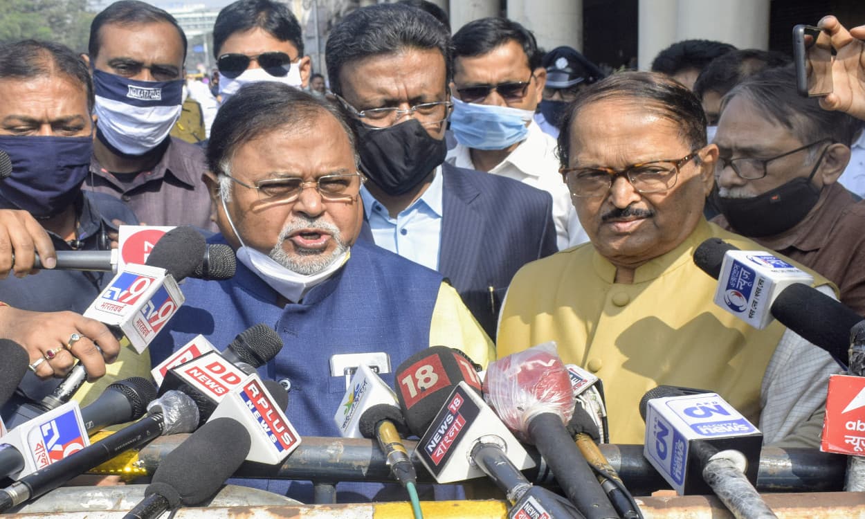 Bengal Chunav 2021 : चुनाव आयोग के फुल बैंच से मिले TMC नेता, बोले- सीमा पर वोटरों को धमका रही है BSF