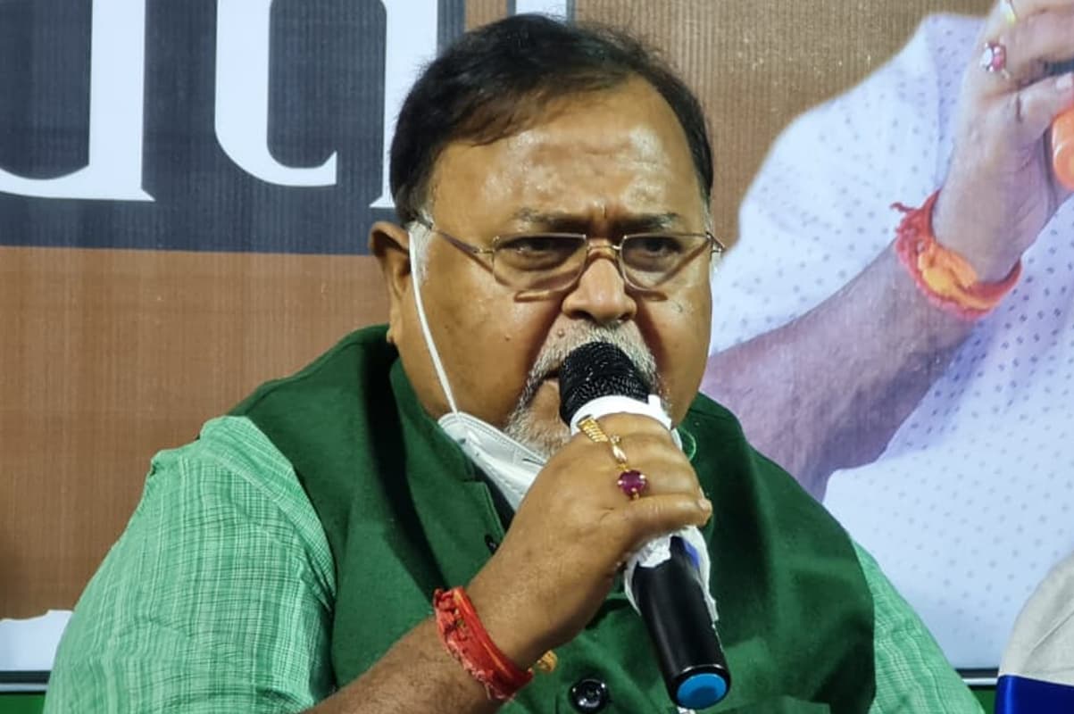 ममता बनर्जी सरकार के 10 वर्ष के शासन पर तृणमूल कांग्रेस ने जारी किया रिपोर्ट कार्ड
