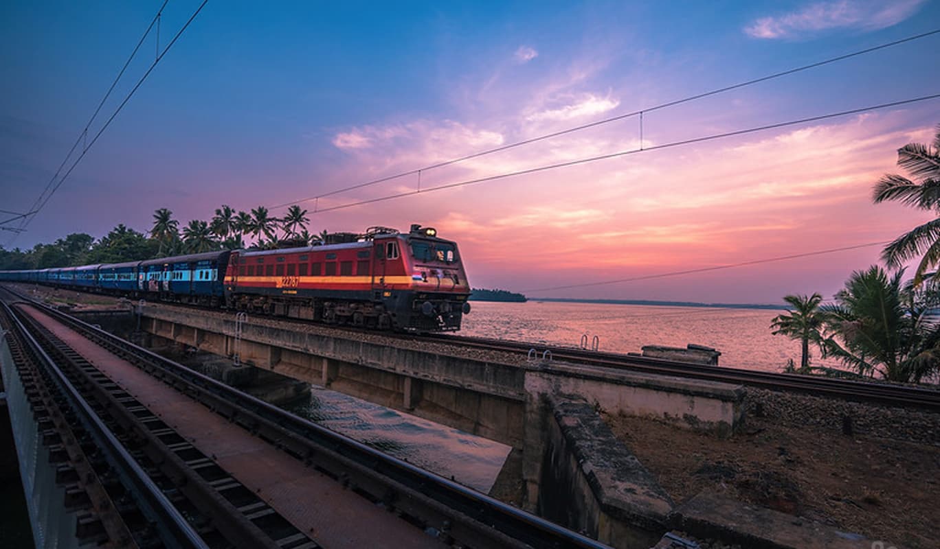 Indian Railways: त्योहारों पर बिहार जाना हुआ आसान, दिल्ली से चलेंगी ये स्पेशल ट्रेनें, देखें शेड्यूल