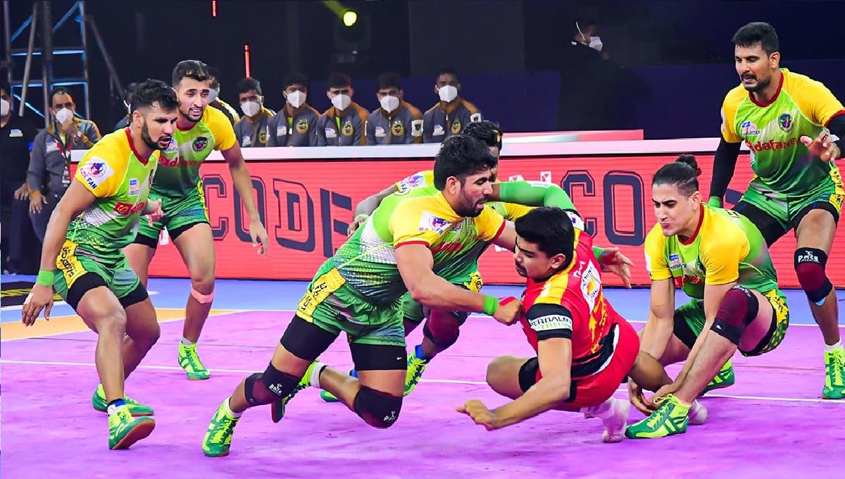 Pro Kabaddi League: पटना पाइरेट्स ने बेंगलुरु बुल्स को 38-31 से हराया, पवन सहरावत का सुपर 10 बेकार