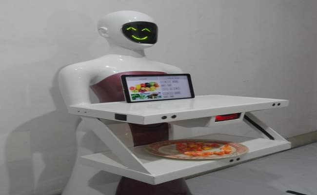 UP: रोबोट मैन्युफैक्चरिंग का हब बनेगा नोएडा, हर साल बनेंगे 5 लाख Robots बना चीन की कंपनियों को देगा टक्कर