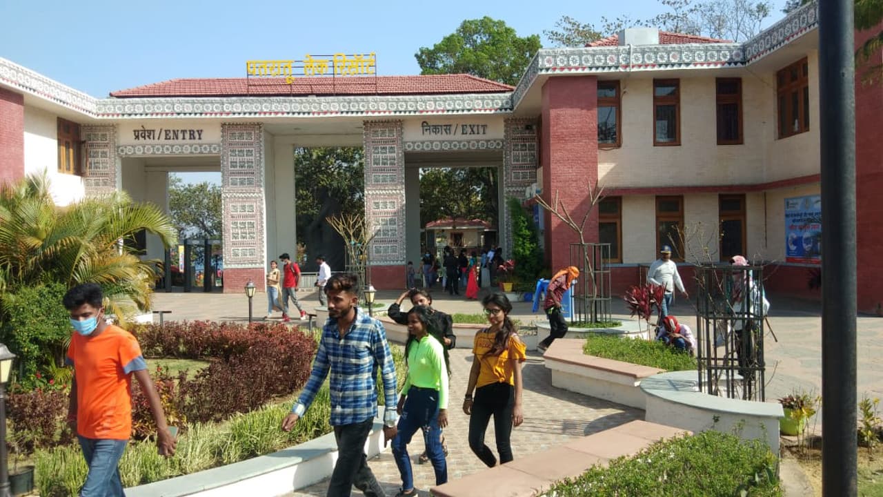 Jharkhand News : लंबे अरसे के बाद पतरातू का लेक रिसोर्ट खुला, सैलानियों में खुशी की लहर Jharkhand News : लंबे अरसे के बाद पतरातू का लेक रिसोर्ट खुला, सैलानियों में खुशी की लहर