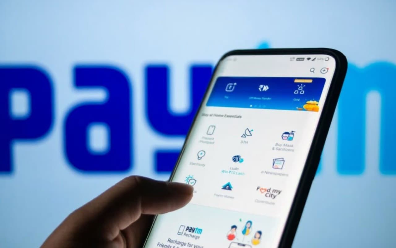 Paytm के शेयर में लगाया है पैसा! आपको अपने शेयर बेचने चाहिए या नहीं? जानें क्या कहते हैं एक्सपर्ट्स