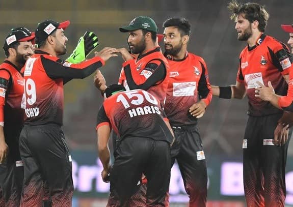 PSL 2022: कैच लपकने के चक्कर में आपस में भिड़े दो पाकिस्तानी खिलाड़ी, ड्रेसिंग रूम तक पहुंच गया मामला