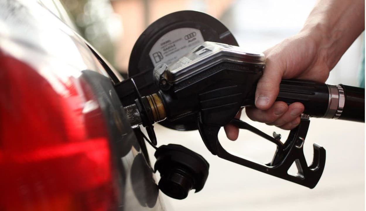 Petrol price : पिछले 1 महीने में 18 बार बढ़े पेट्रोल-डीजल के दाम, देश के 6 राज्यों में 100 रुपये के पार पहुंचा पेट्रोल