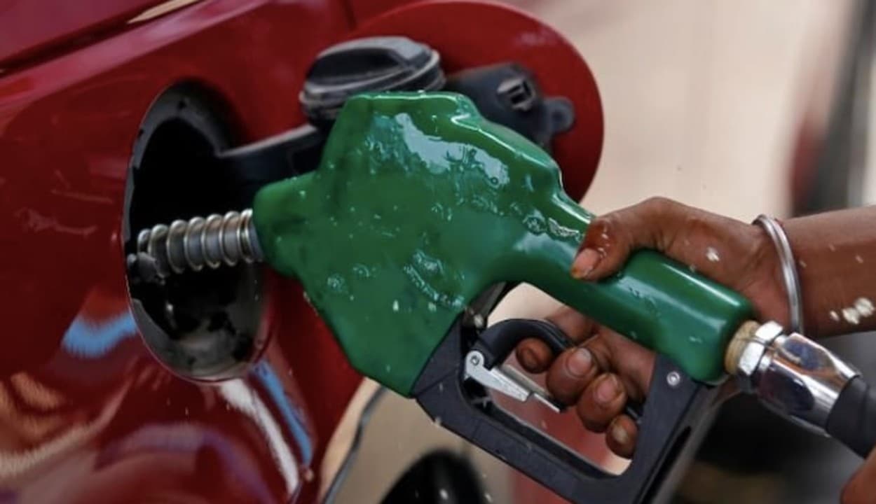 Fuel Price: पेट्रोल-डीजल से सरकार मालामल, खजाने में 3.35 लाख करोड़ रुपये का इजाफा, जानिए कब कम होंगे दाम