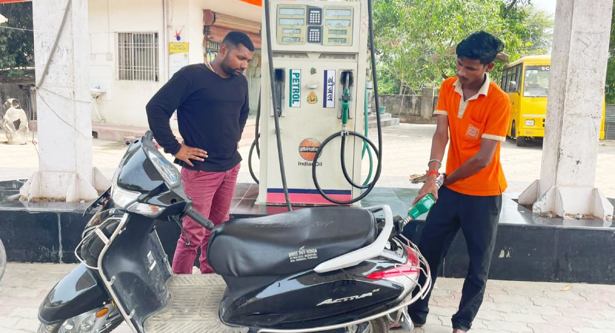 Petrol Diesel Price Jharkhand: फिर बढ़े पेट्रोल-डीजल के दाम, जानें अपने जिले का हाल