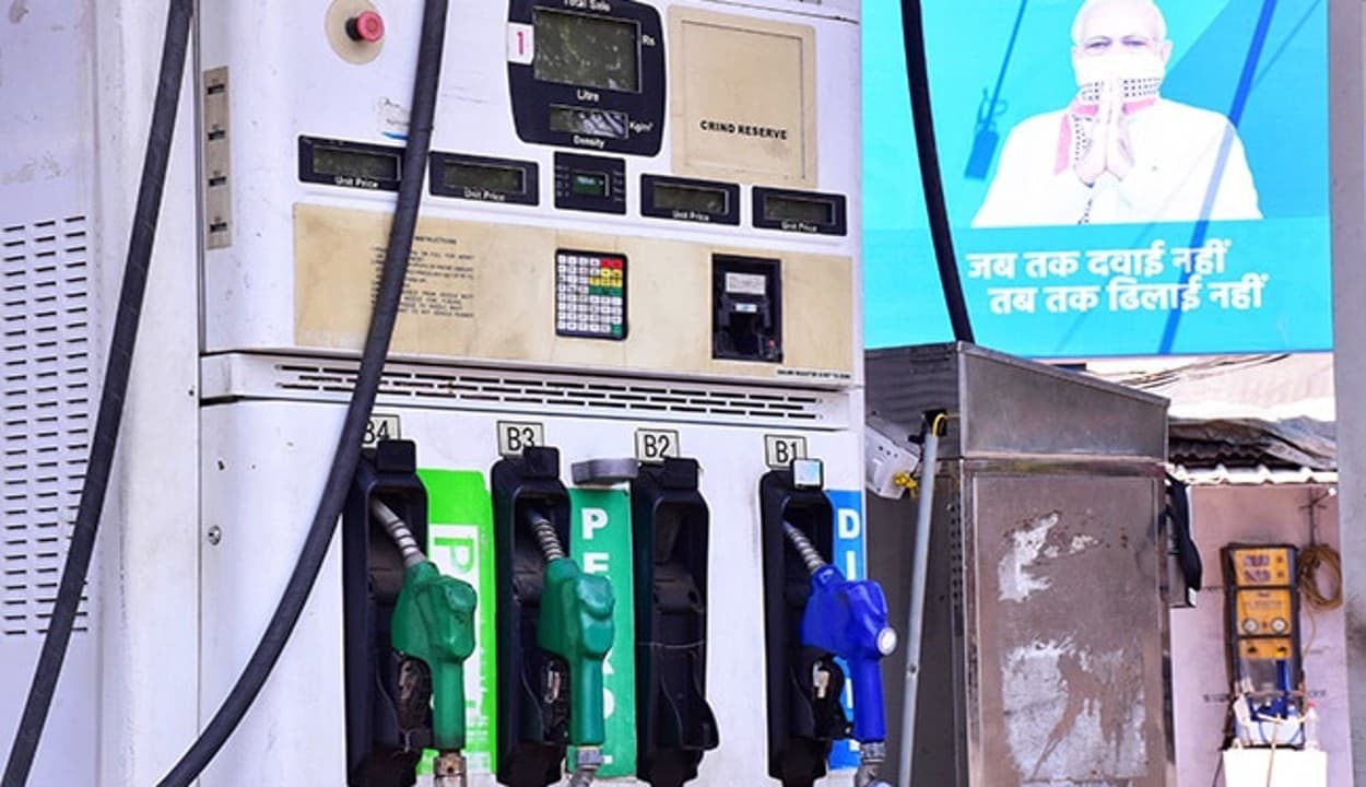 Petrol Diesel Price : पोर्टब्लेयर में सबसे सस्ता पेट्रोल और मुंबई में सबसे अधिक महंगा, जानें अपने शहर का भाव