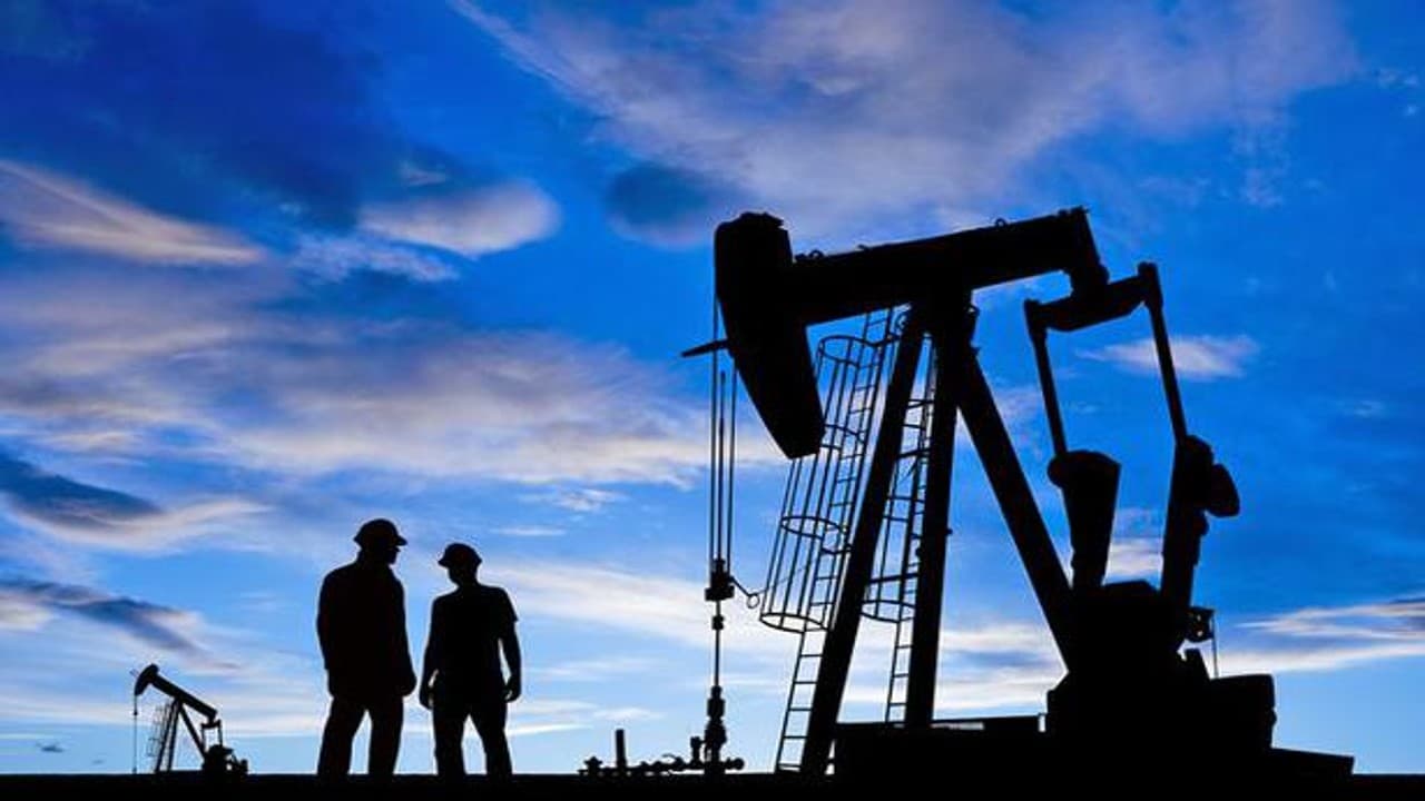 मोदी सरकार ने पेट्रोल-डीजल के निर्यात पर लगाया टैक्स, US-यूरोप को तेल बेचकर मुनाफा कमा रहीं रिफाइनरियां