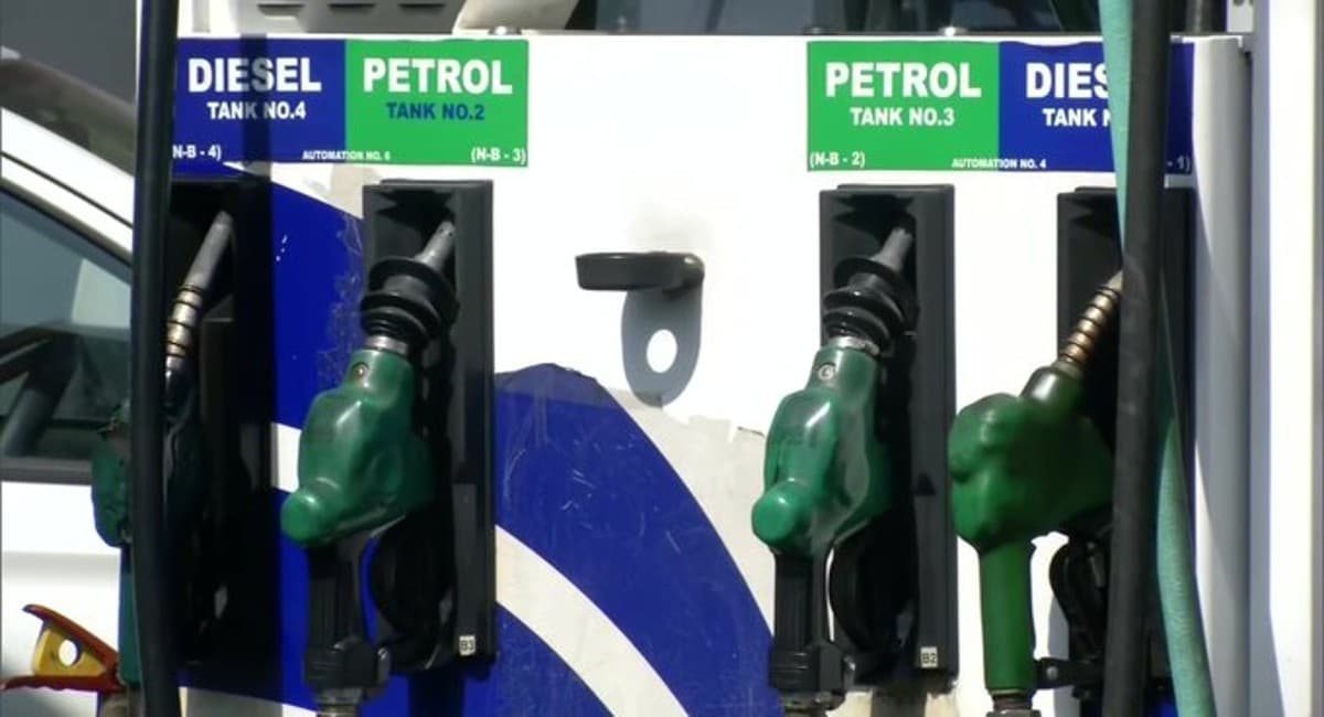 Petrol Diesel Price Today: नवरात्रों में रिकॉर्ड हाई पर पहुंची पेट्रोल-डीजल की कीमतें, जानिए अपने शहर का हाल
