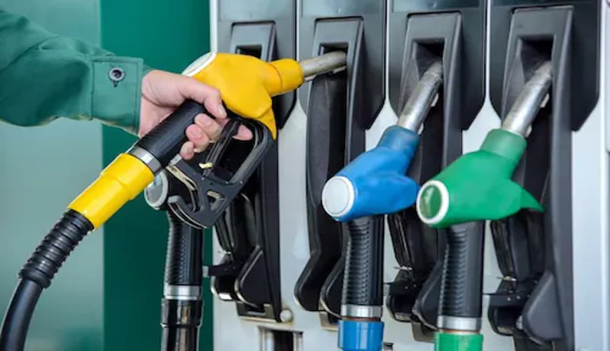 Petrol Diesel Price: यूपी में पेट्रोल-डीजल के नए रेट जारी, जानें अपने शहर में तेल के दाम