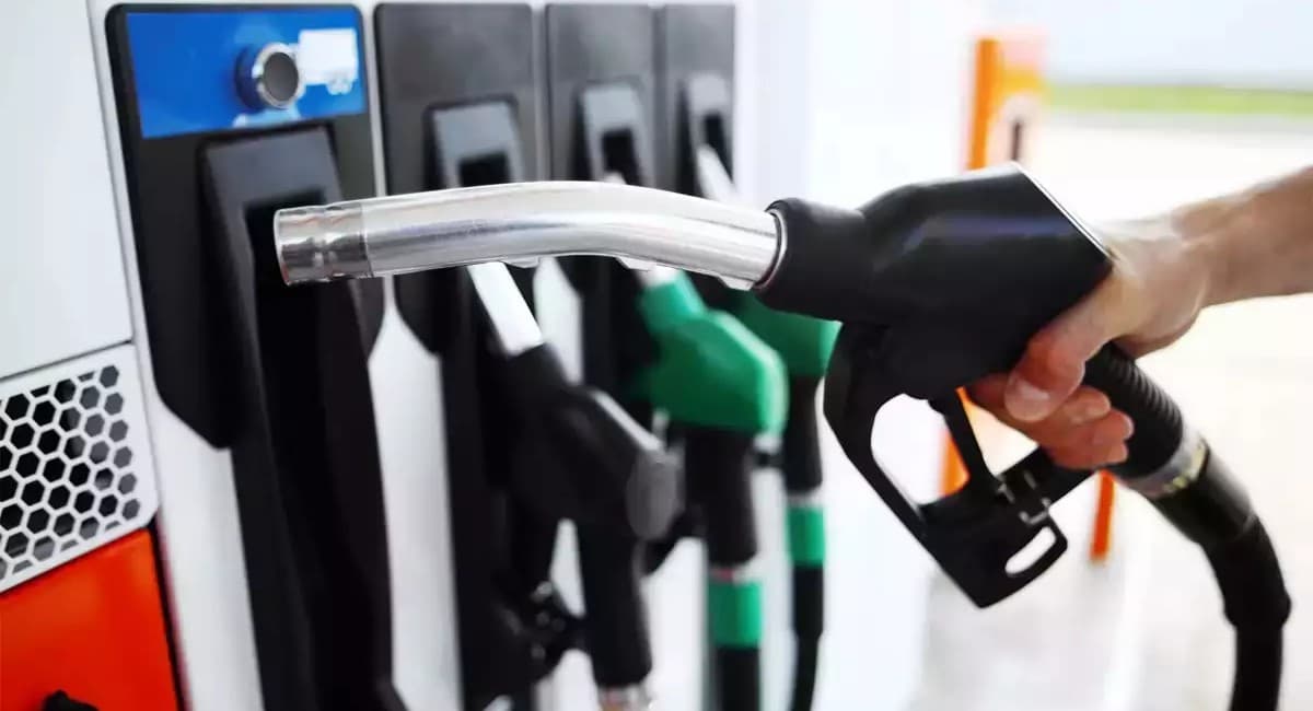 Petrol Diesel Price Today: महज 16 दिनों में 4.65 रुपये महंगा हो गया पेट्रोल, आज भी बढ़े पेट्रोल-डीजल के दाम