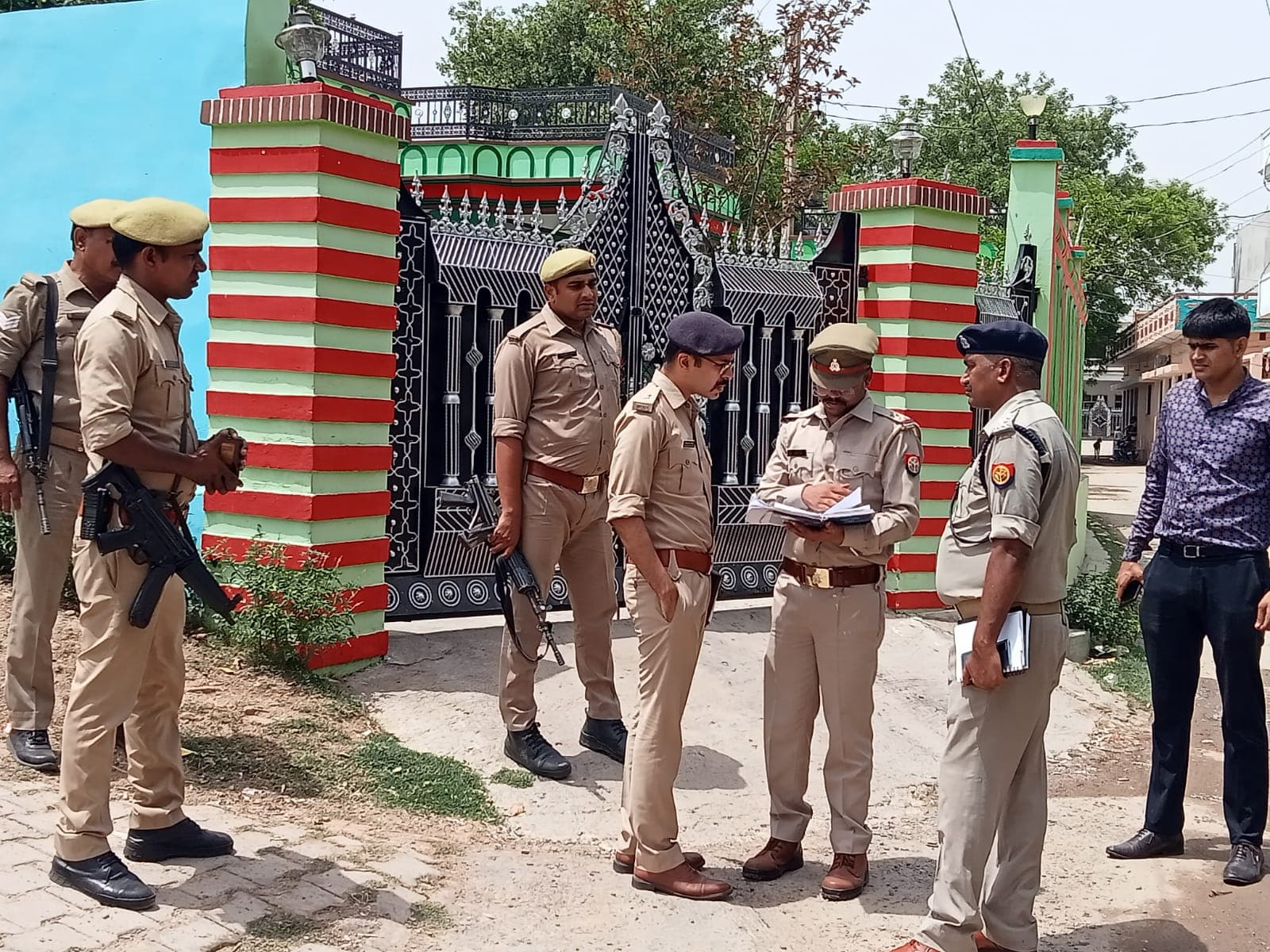 Prayagaraj News: फाफामऊ गोलीकांड में आरोपियों के घर पर चला बुलडोजर, 25-25 हजार का इनाम घोषित