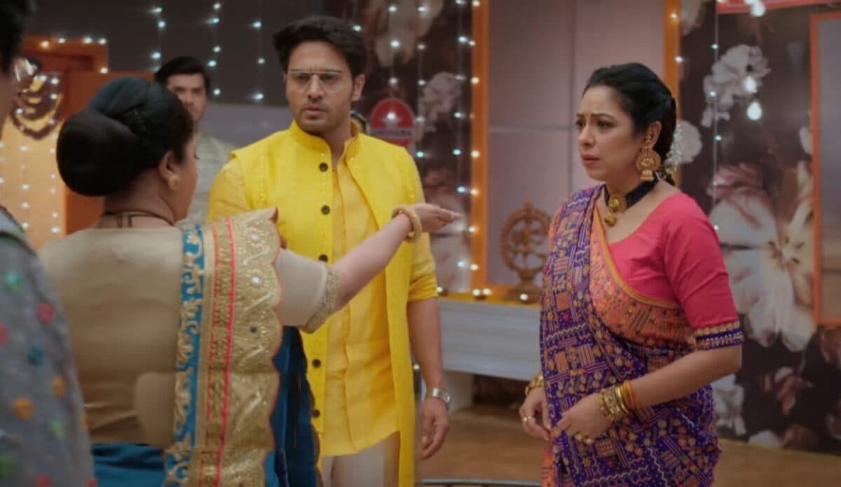 Anupamaa Spoiler Alert: वनराज के आने से पहले काव्या लीला को दिखाएगी असली रूप, अनुपमा की बढ़ी टेंशन