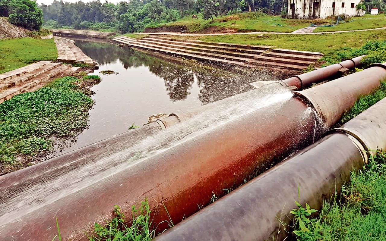 Common Man Issues: झरिया समेत आसपास की 8 लाख की आबादी इनदिनों रह जा रही प्यासी, जानें कारण