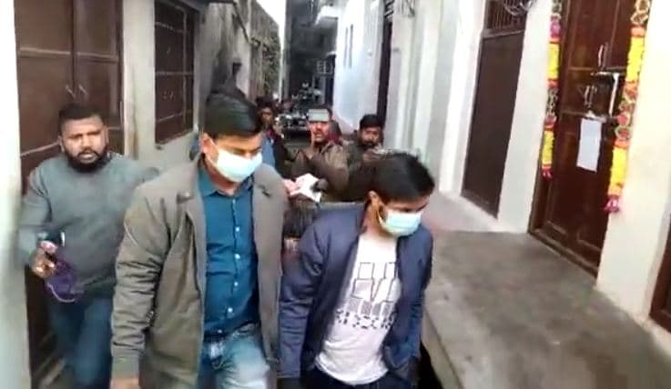 IT Raids Piyush Jain: इत्र कारोबारी पीयूष के बेटे प्रत्यूष के साथ लॉकर खोल रही टीम, 177 करोड़ DGGI के हाथ लगे!