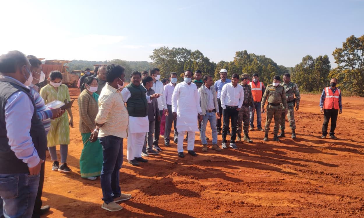 बिशुनपुर में पौधरोपण में गड़बड़झाला, हिंडाल्को कंपनी ने 8000 पौधा लगाने का किया दावा, जांच में मिले मात्र 2 पौधे