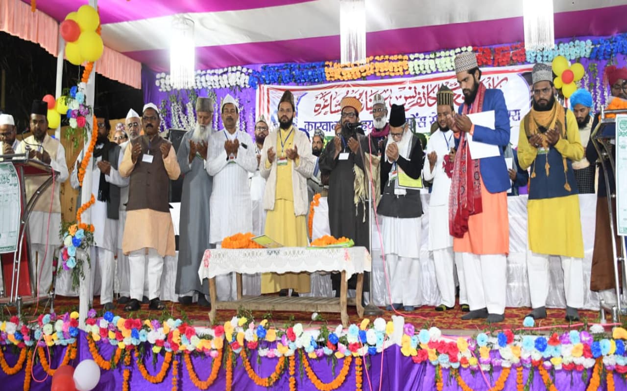 झारखंड : लातेहार में कवियों ने खूब हंसाया, साहित्यकार और लेखकों ने विभिन्न समस्याओं और समाधान पर की चर्चा