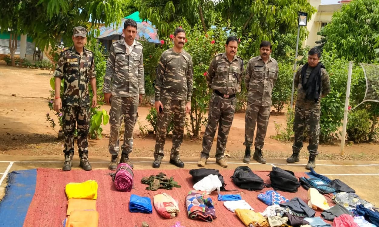 लातेहार में पुलिस व जेजेएमपी के बीच मुठभेड़, सामान छोड़ उग्रवादी फरार