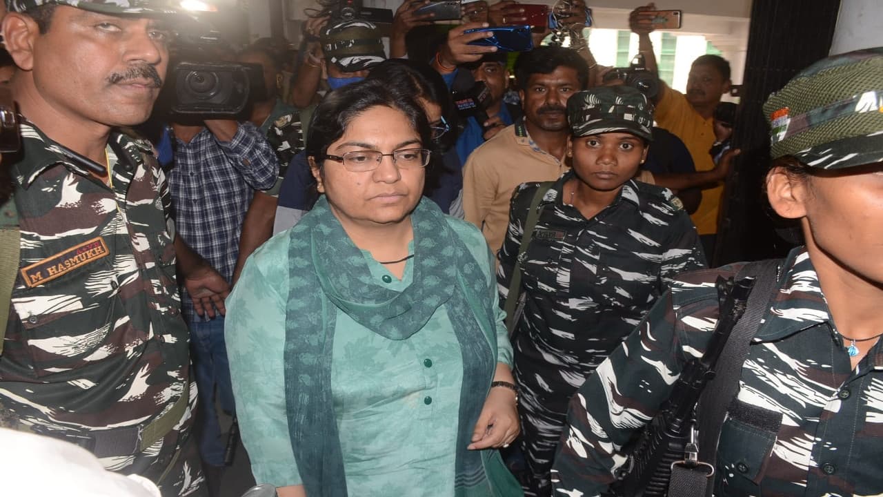 IAS पूजा सिंघल व सीए सुमन कुमार समेत 6 पर मनी लाउंड्रिंग का चार्ज, जानें कितने साल की हो सकती है जेल